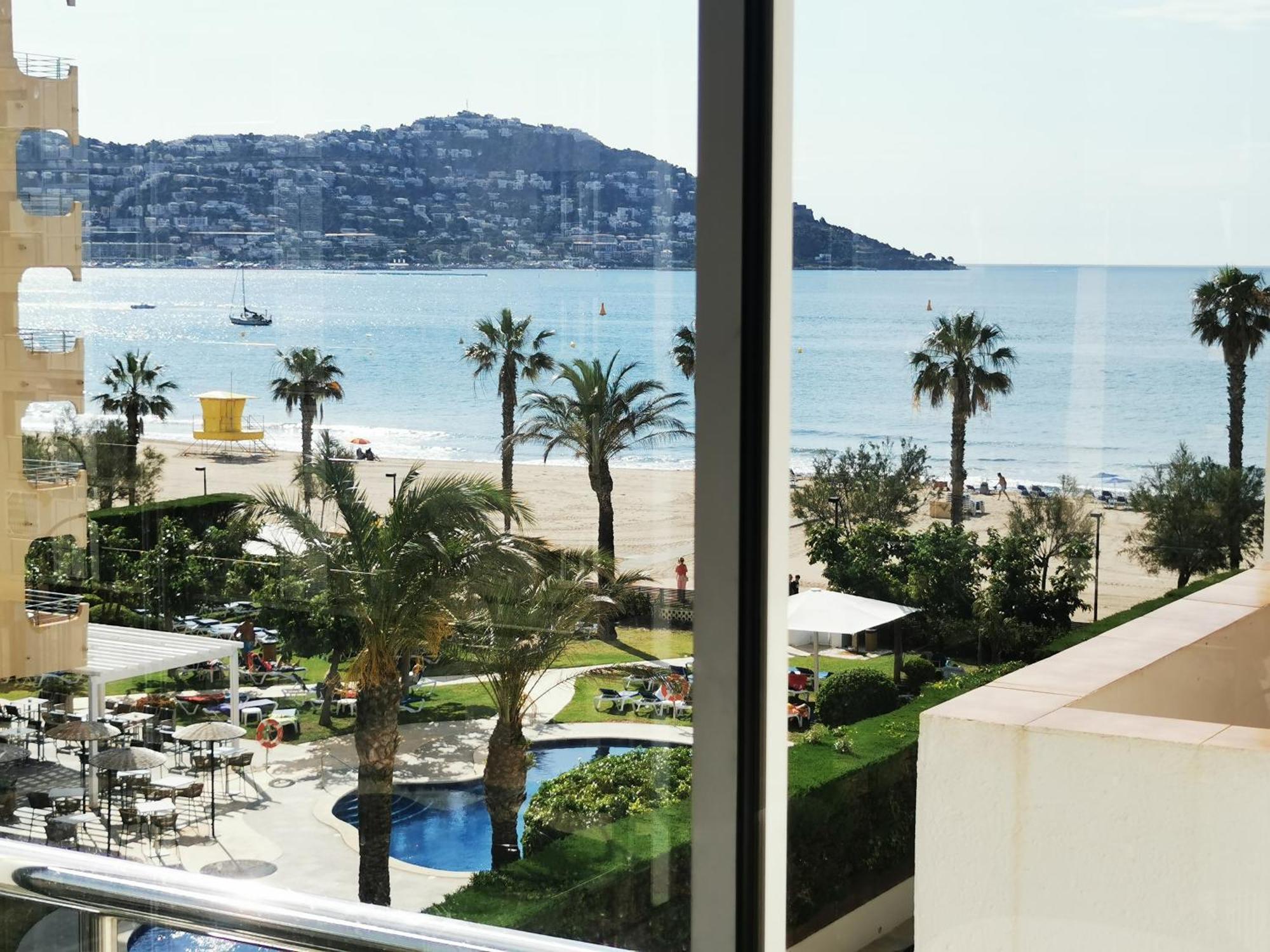 Spacieux Appartement Rose Front Mer Et Piscine Roses Zewnętrze zdjęcie