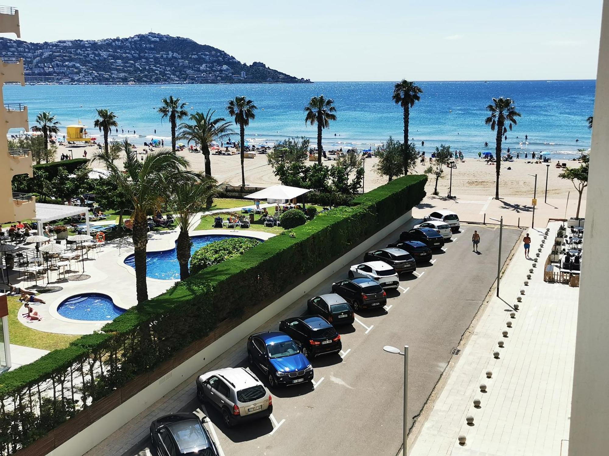 Spacieux Appartement Rose Front Mer Et Piscine Roses Zewnętrze zdjęcie