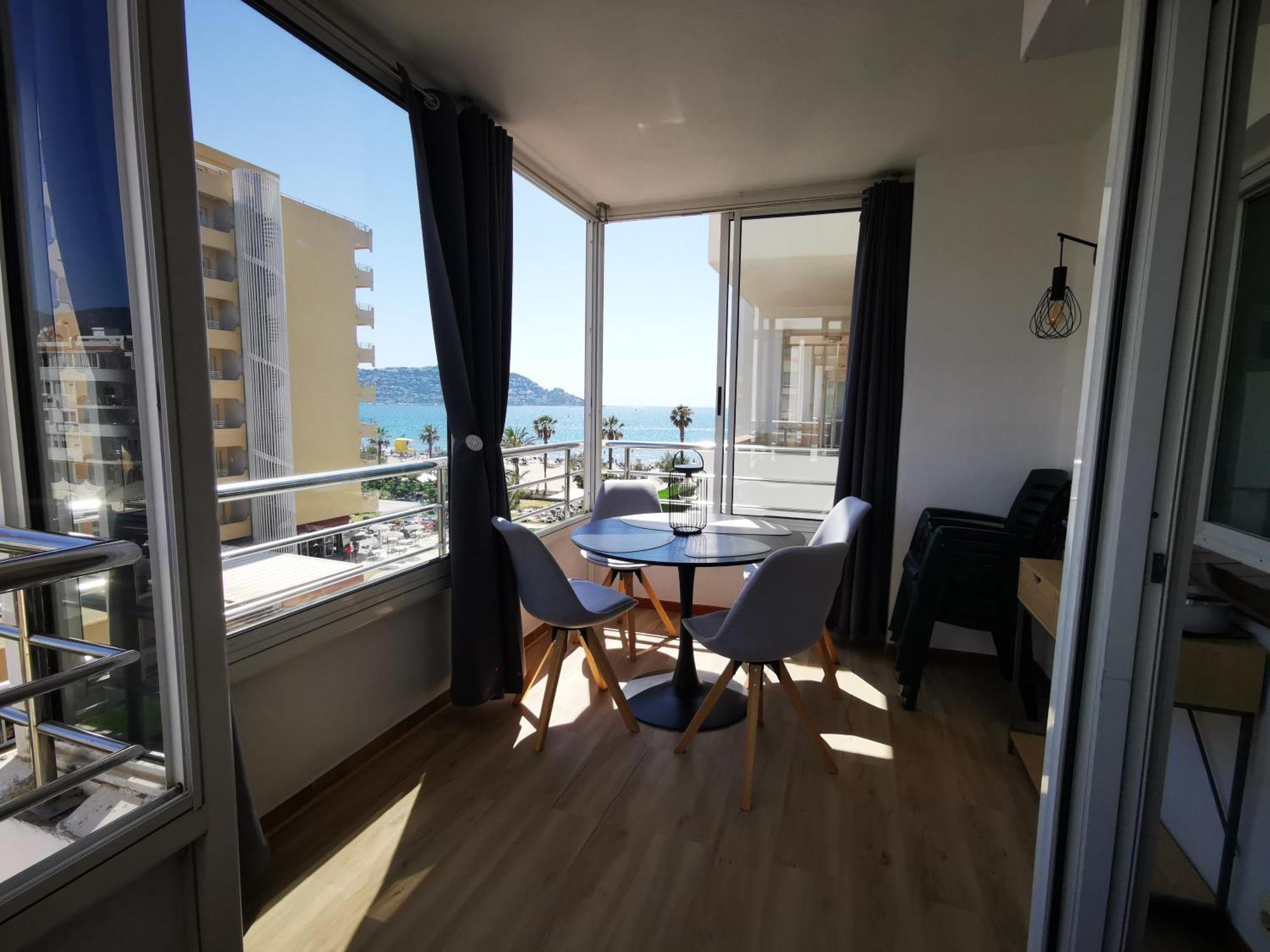 Spacieux Appartement Rose Front Mer Et Piscine Roses Zewnętrze zdjęcie