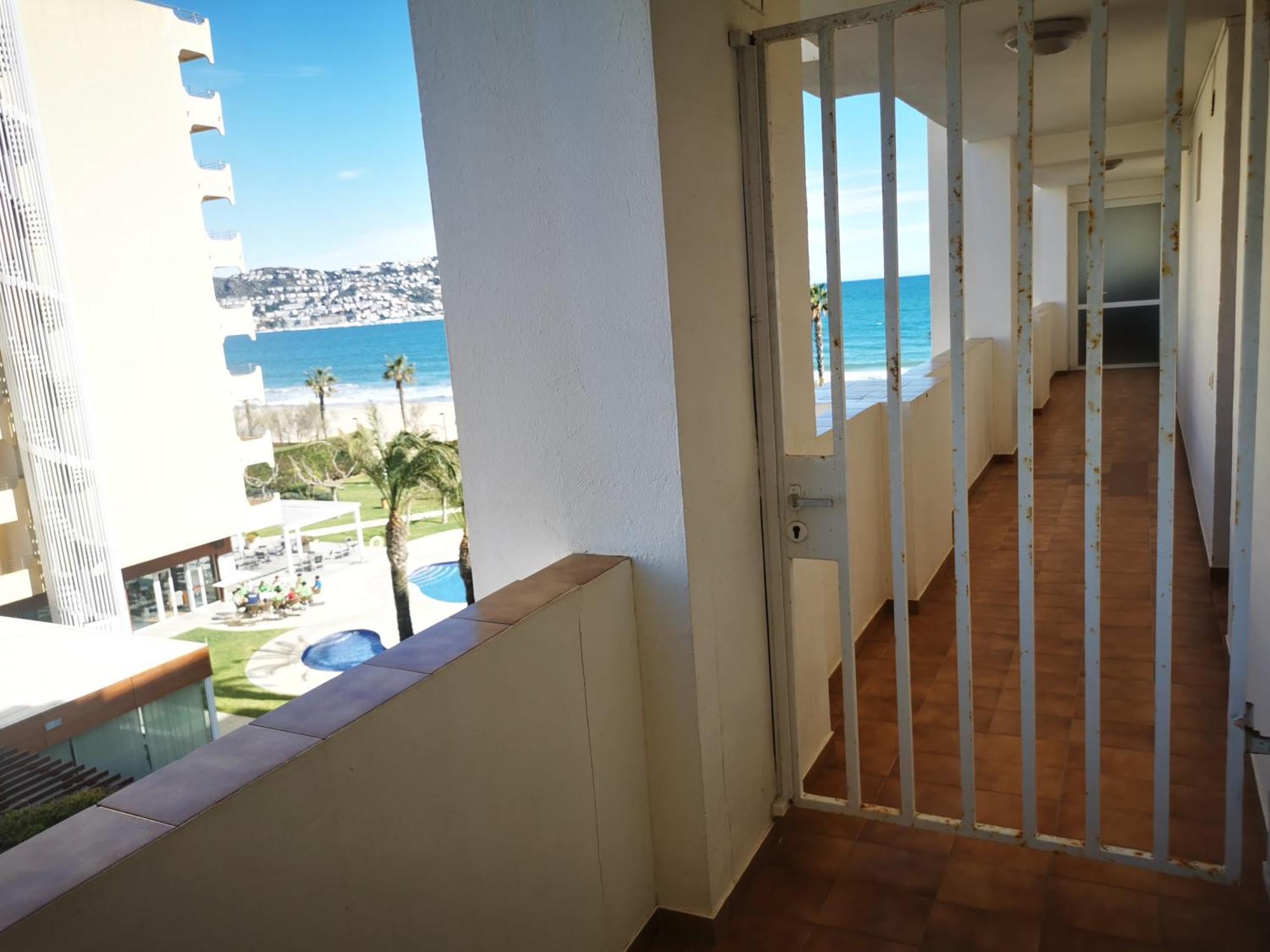 Spacieux Appartement Rose Front Mer Et Piscine Roses Zewnętrze zdjęcie